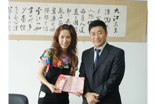 日语过级实习生回国后接受表彰
